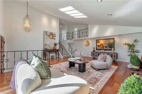 $1,599,999 | 19201 Sherborne Lane, Huntington Beach, CA 92646