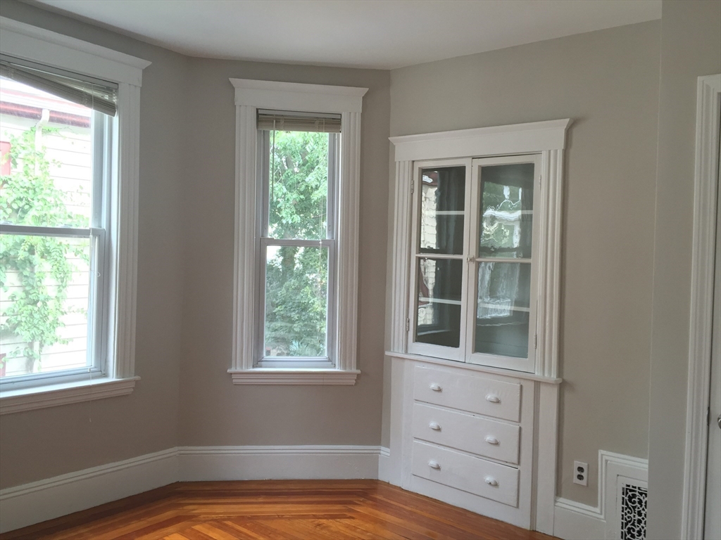 17 Usher Road, Unit 2 Medford, MA 02155 - Photo 6 of 17
