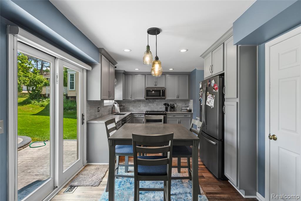 234 Whitney Drive Rochester Hills, MI 48307 - Photo 5 of 26