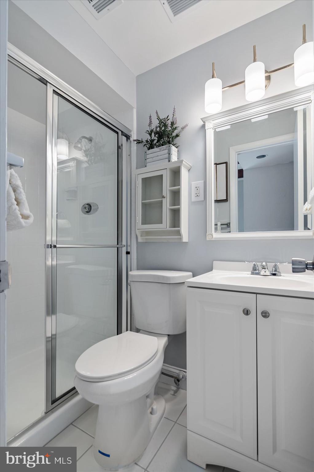 409 Upland Road Baltimore, MD 21208 - Photo 18 of 43 Primary Bathroom