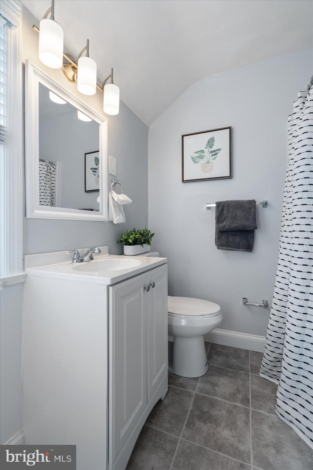 409 Upland Road Baltimore, MD 21208 - Photo 23 of 43 Bathroom