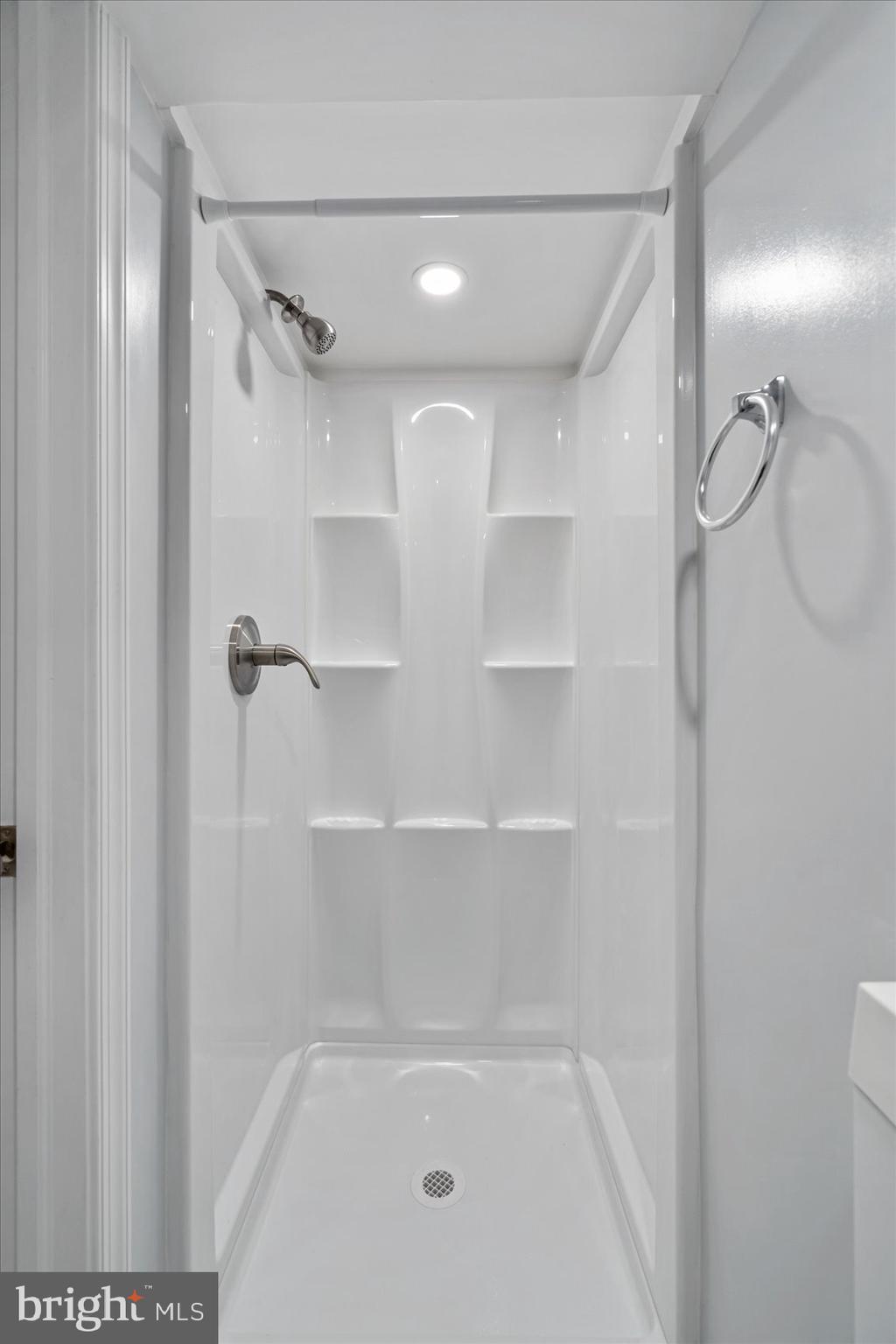 409 Upland Road Baltimore, MD 21208 - Photo 33 of 43 Full Bathroom