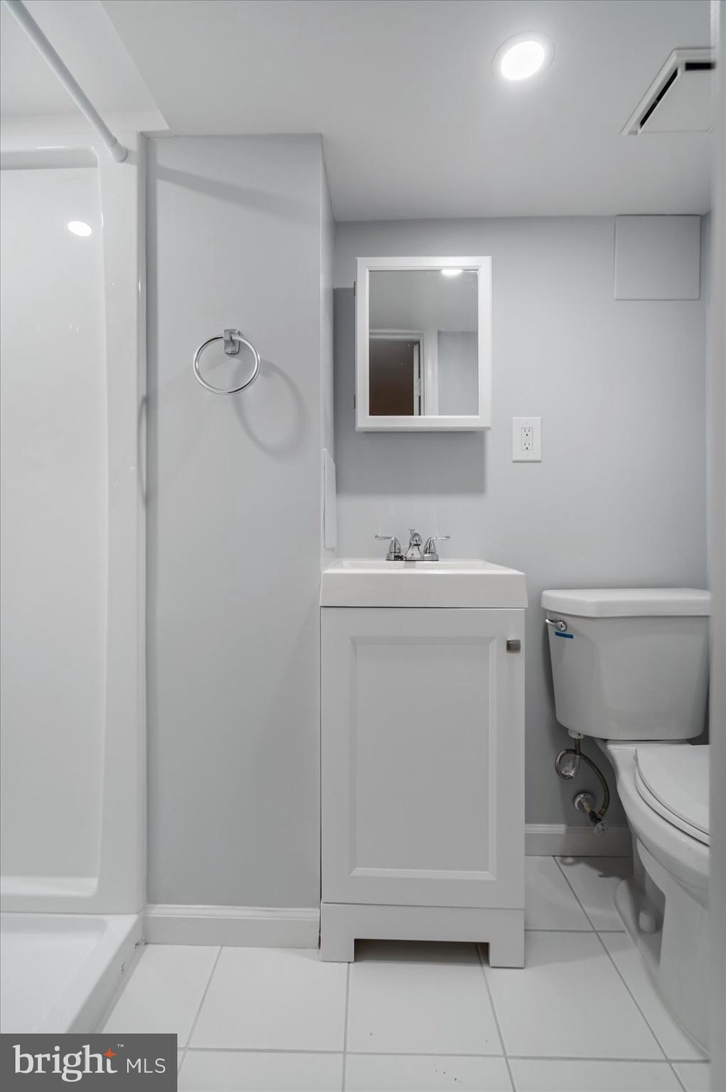 409 Upland Road Baltimore, MD 21208 - Photo 34 of 43 Full Bathroom