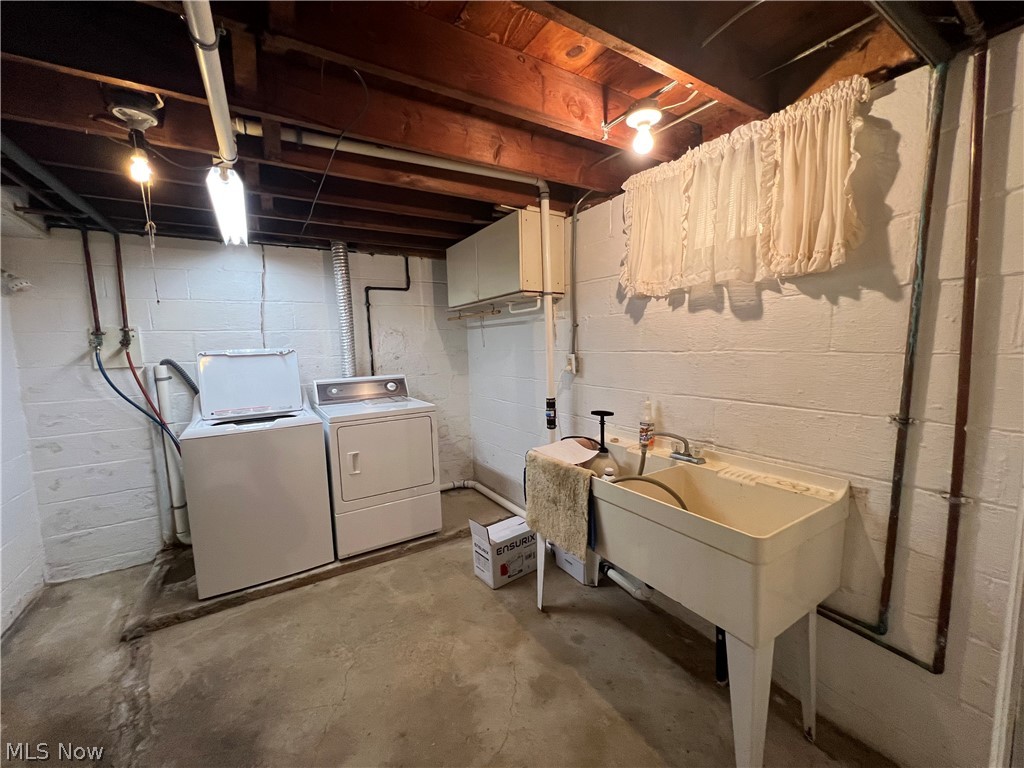 6030 Firestone Road Northeast Canton, OH 44721 - Photo 18 of 21 Laundry area