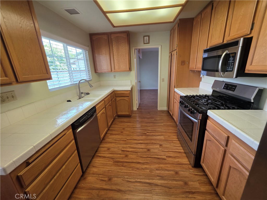 28012 Tupelo Ridge Drive Valencia, CA 91354 - Photo 17 of 26