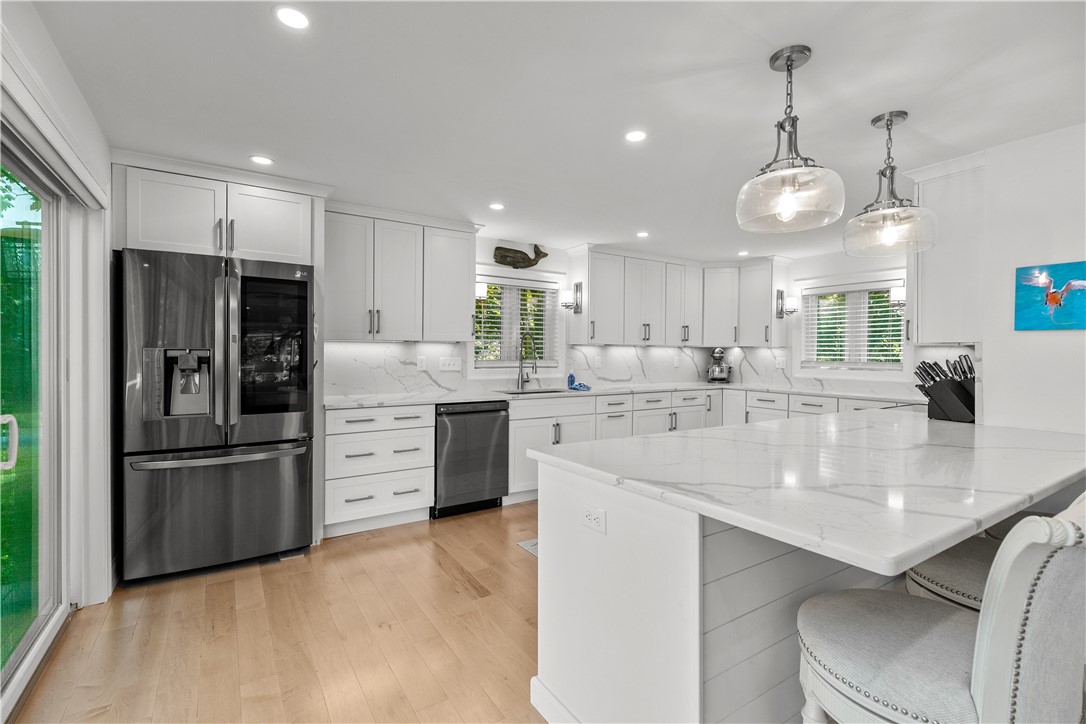 48 Therien Road Portsmouth, RI 02871 - Photo 9 of 35
