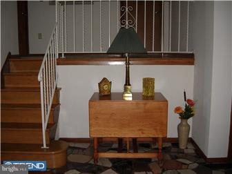 114 Gillin Road Ambler, PA 19002 - Photo 4 of 9 Foyer