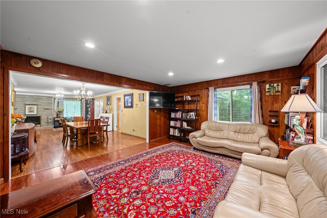 32081 Cedar Road Cleveland, OH 44124 - Photo 7 of 39 Family Room