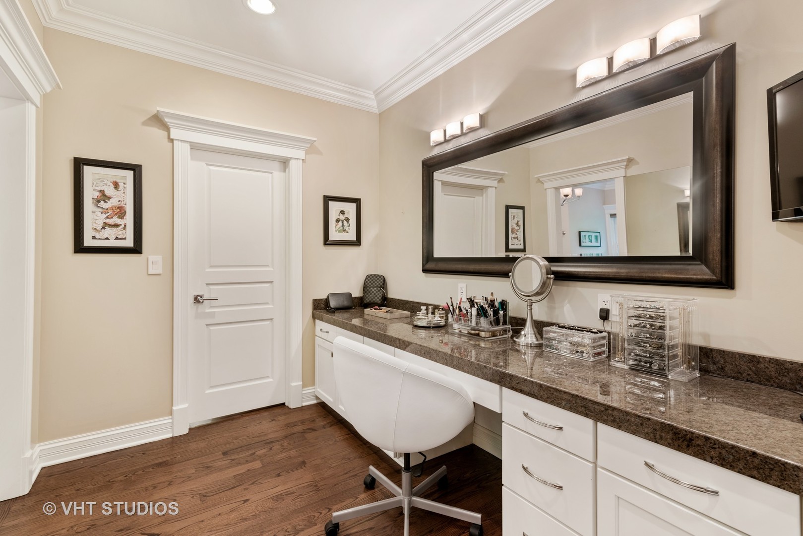 30 Meadowview Road Winnetka, IL 60093 - Photo 19 of 34 a bathroom with a granite countertop sink mirror and vanity
