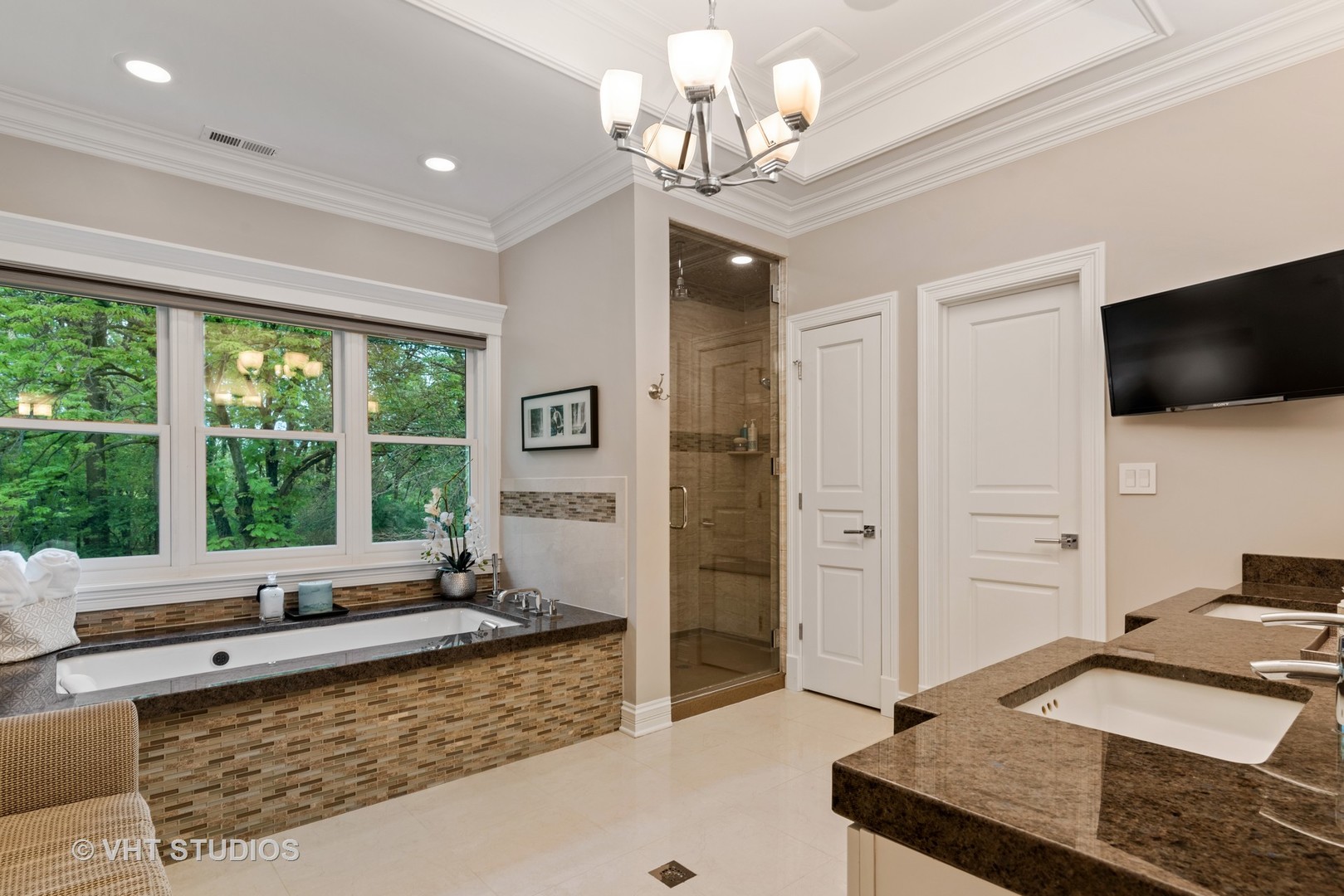 30 Meadowview Road Winnetka, IL 60093 - Photo 20 of 34 a living room with furniture and a flat screen tv