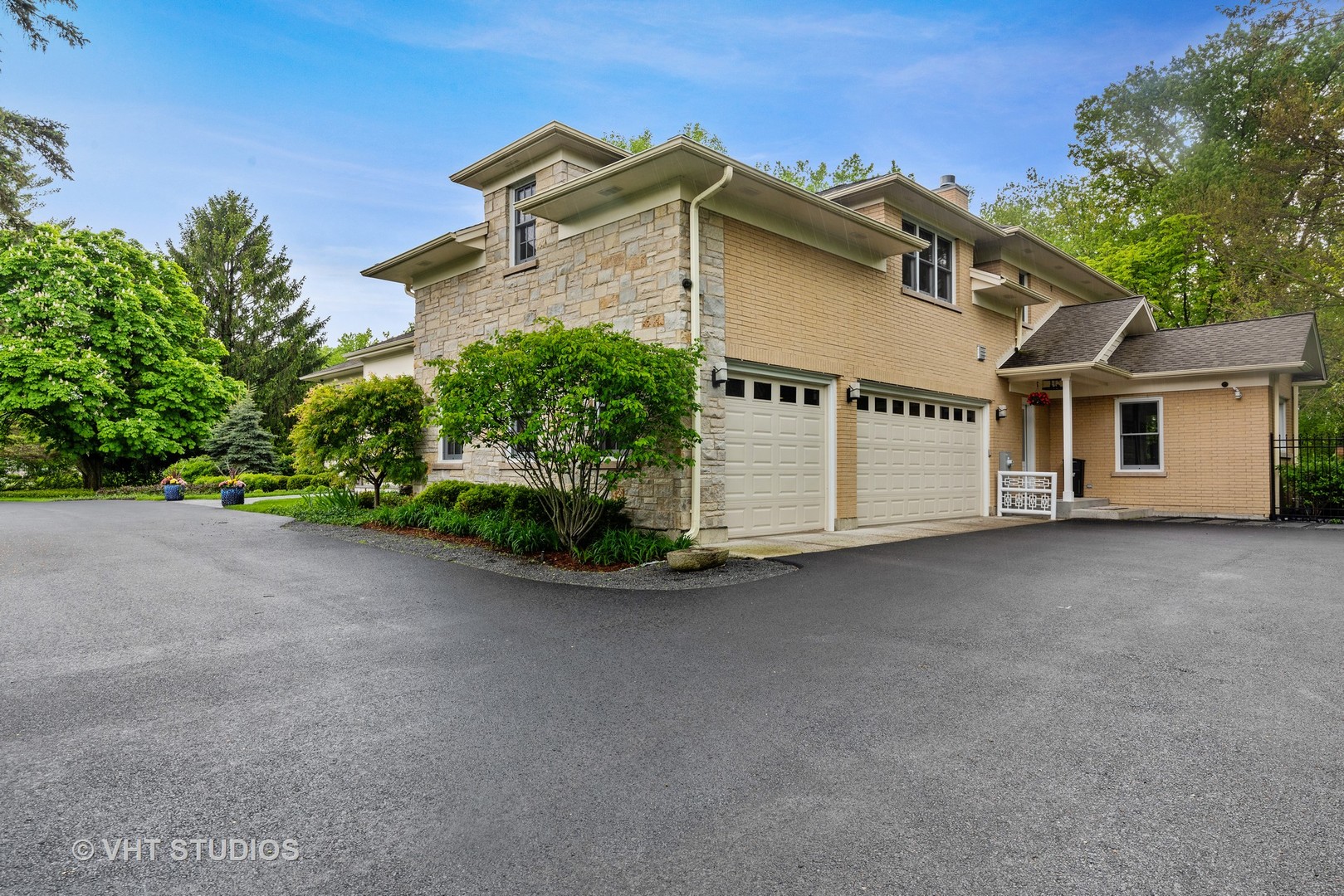 30 Meadowview Road Winnetka, IL 60093 - Photo 33 of 34 front view of a house with a street