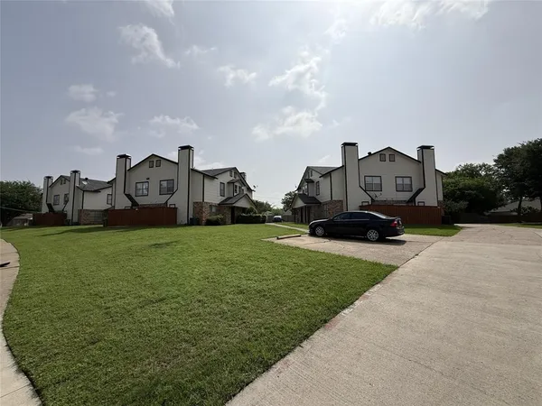 $1,350 | 5904 Holiday Lane, Unit B, North Richland Hills, TX 76180