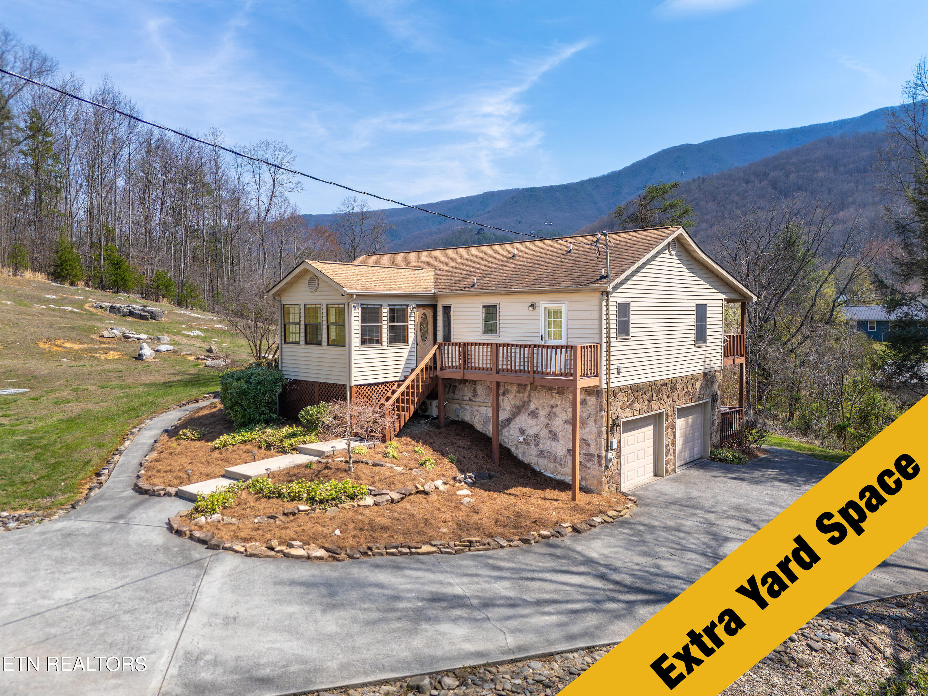 3375 Spring View Drive Sevierville, TN 37862 - Photo 1 of 54 3f