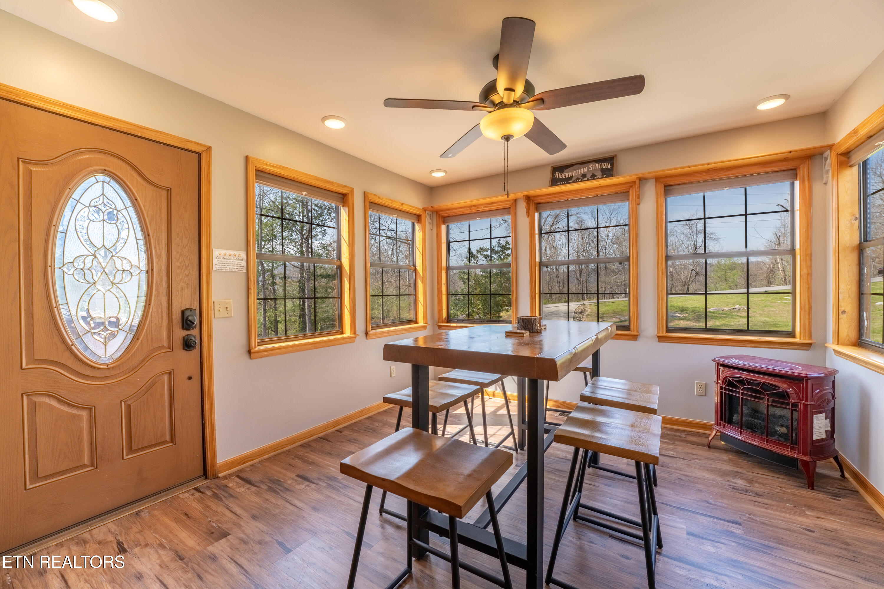 3375 Spring View Drive Sevierville, TN 37862 - Photo 4 of 54 5