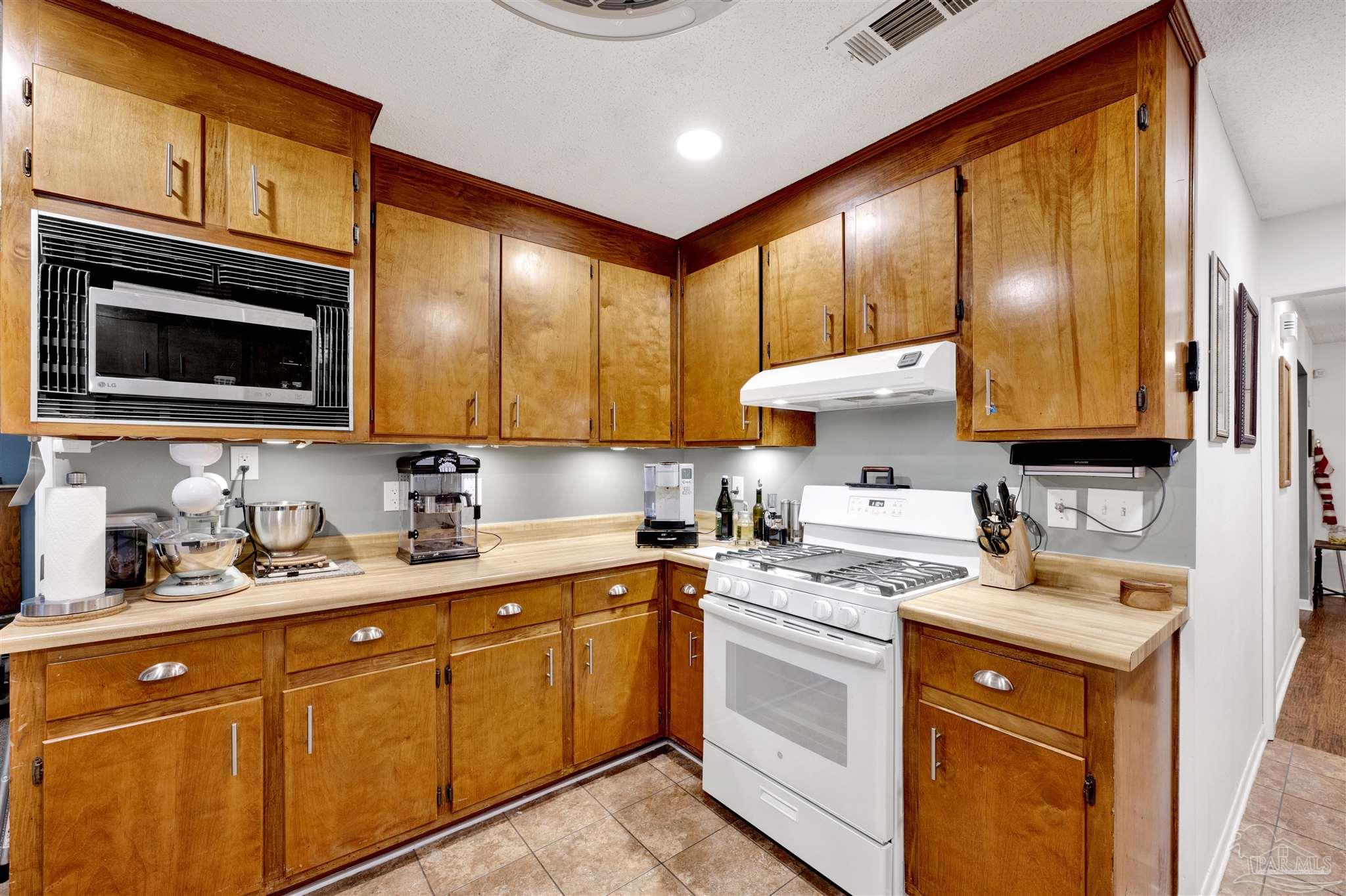 2308 Silversides Loop Pensacola, FL 32526 - Photo 14 of 36