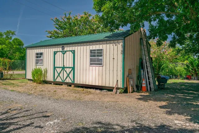 $575,000 | 7716 Farm To Market Road 1532, Pecan Gap, TX 75469