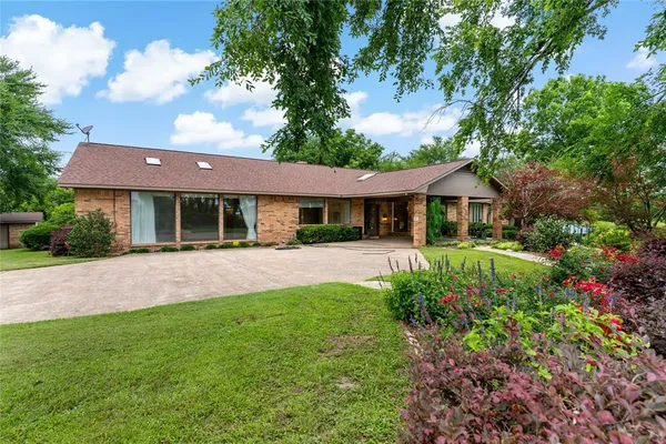 $1,200,000 | 1895 County Road 3601, Edgewood, TX 75117