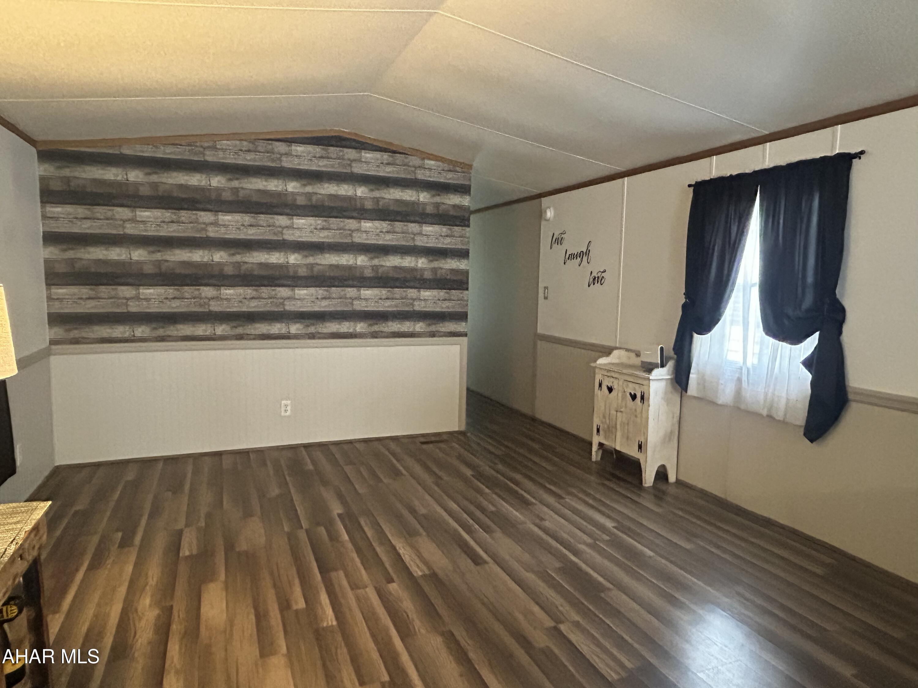 517 Margaret Road Altoona, PA 16602 - Photo 3 of 16