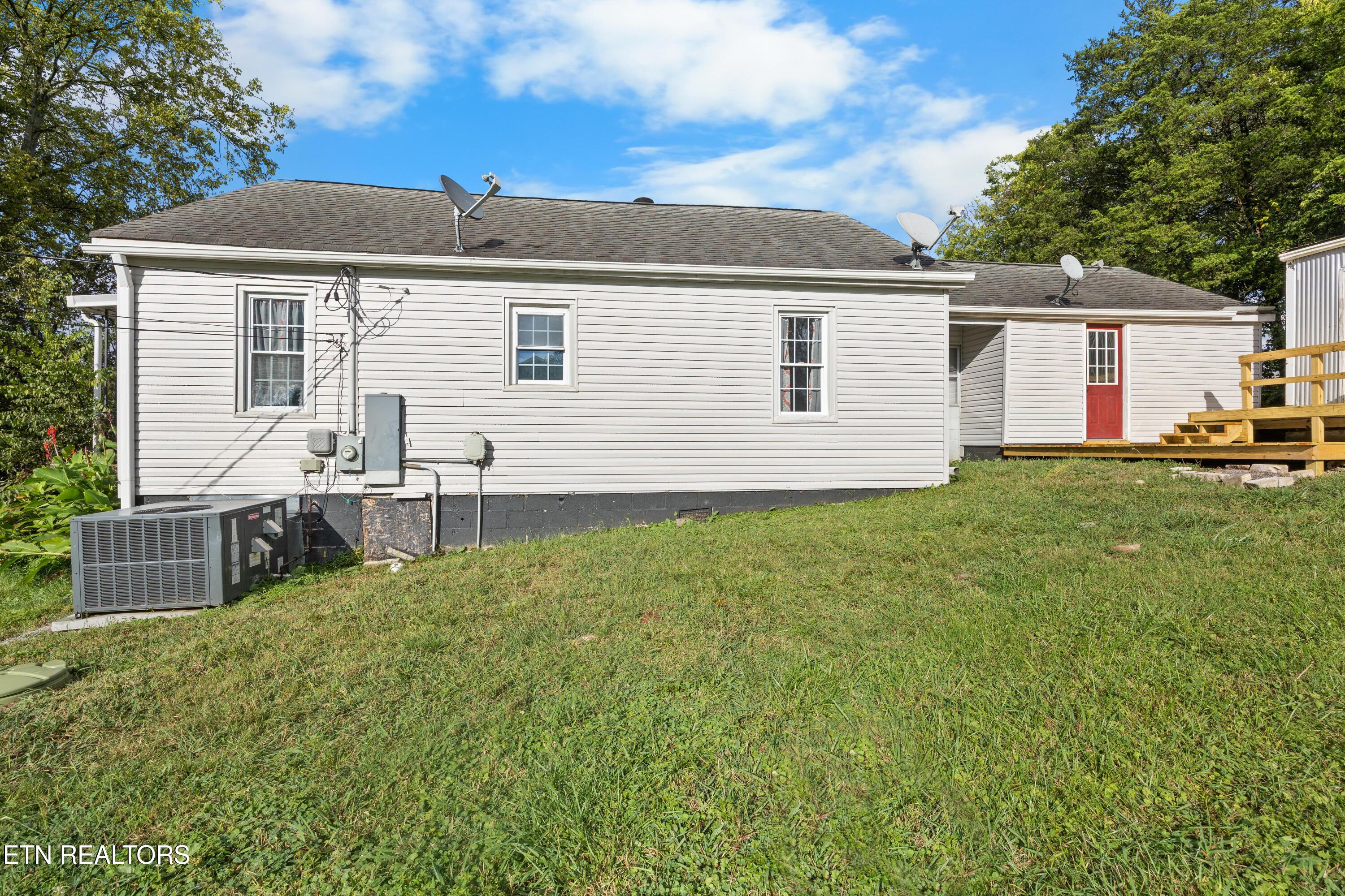 4854 Co Op Road Rockford, TN 37853 - Photo 5 of 31 Back