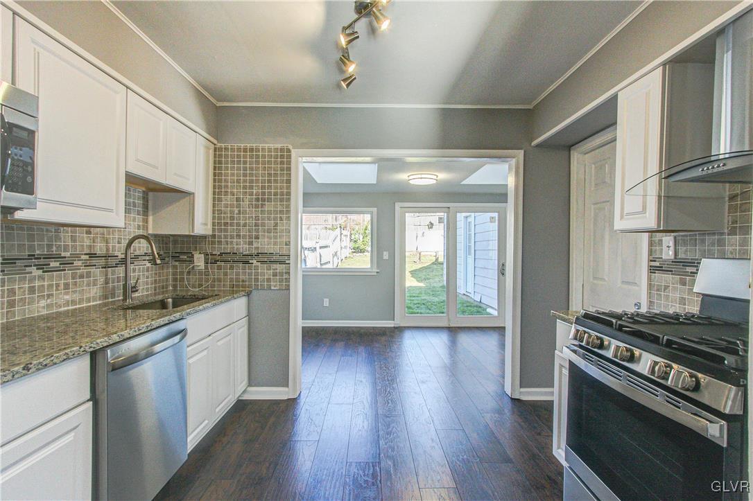1528 Valley Road Bethlehem, PA 18018 - Photo 8 of 37 Gallery Image 8