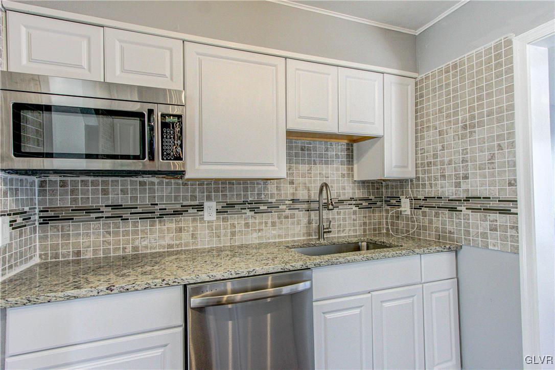 1528 Valley Road Bethlehem, PA 18018 - Photo 9 of 37 Gallery Image 9