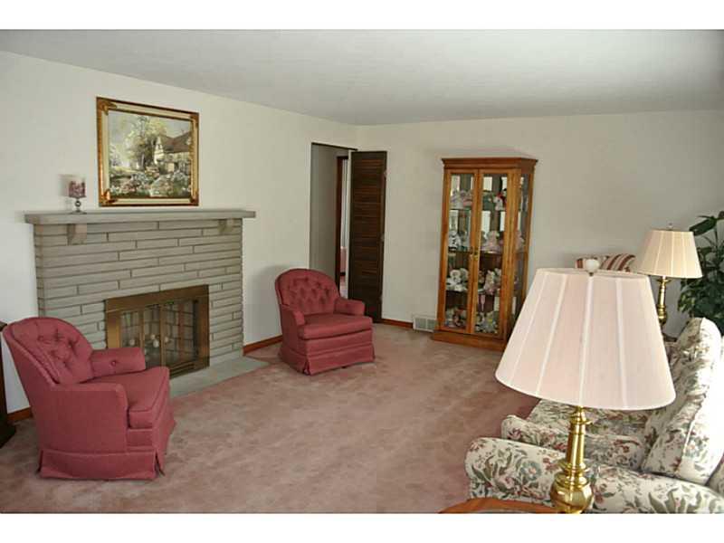 460 Orchard Spring Road Pittsburgh, PA 15220 - Photo 2 of 20 Living Room.