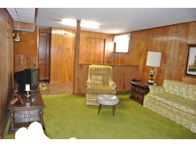 460 Orchard Spring Road Pittsburgh, PA 15220 - Photo 14 of 20 Den/Family/Great Room.