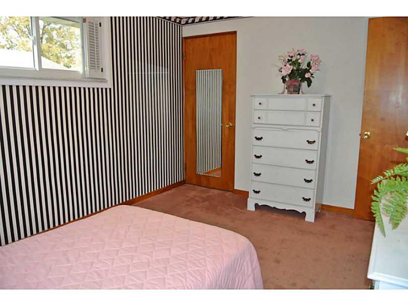 460 Orchard Spring Road Pittsburgh, PA 15220 - Photo 9 of 20 Bedroom.