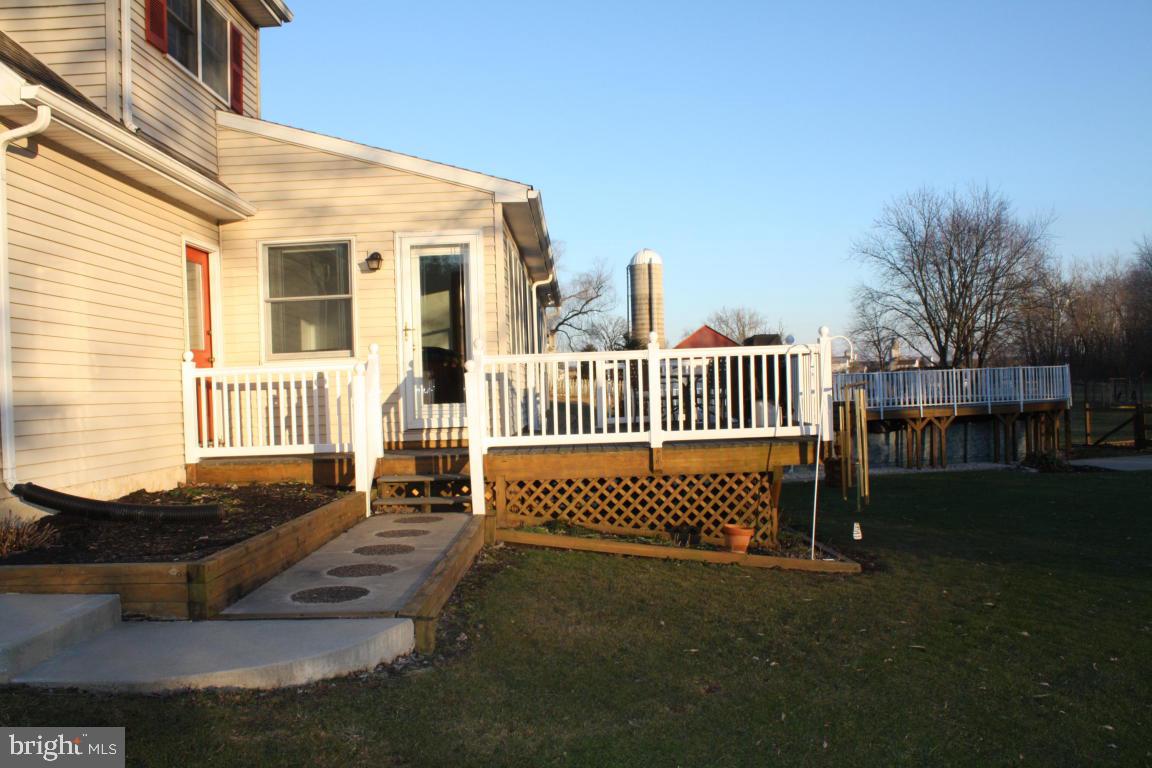 920 Lincoln Road Lititz, PA 17543 - Photo 3 of 17