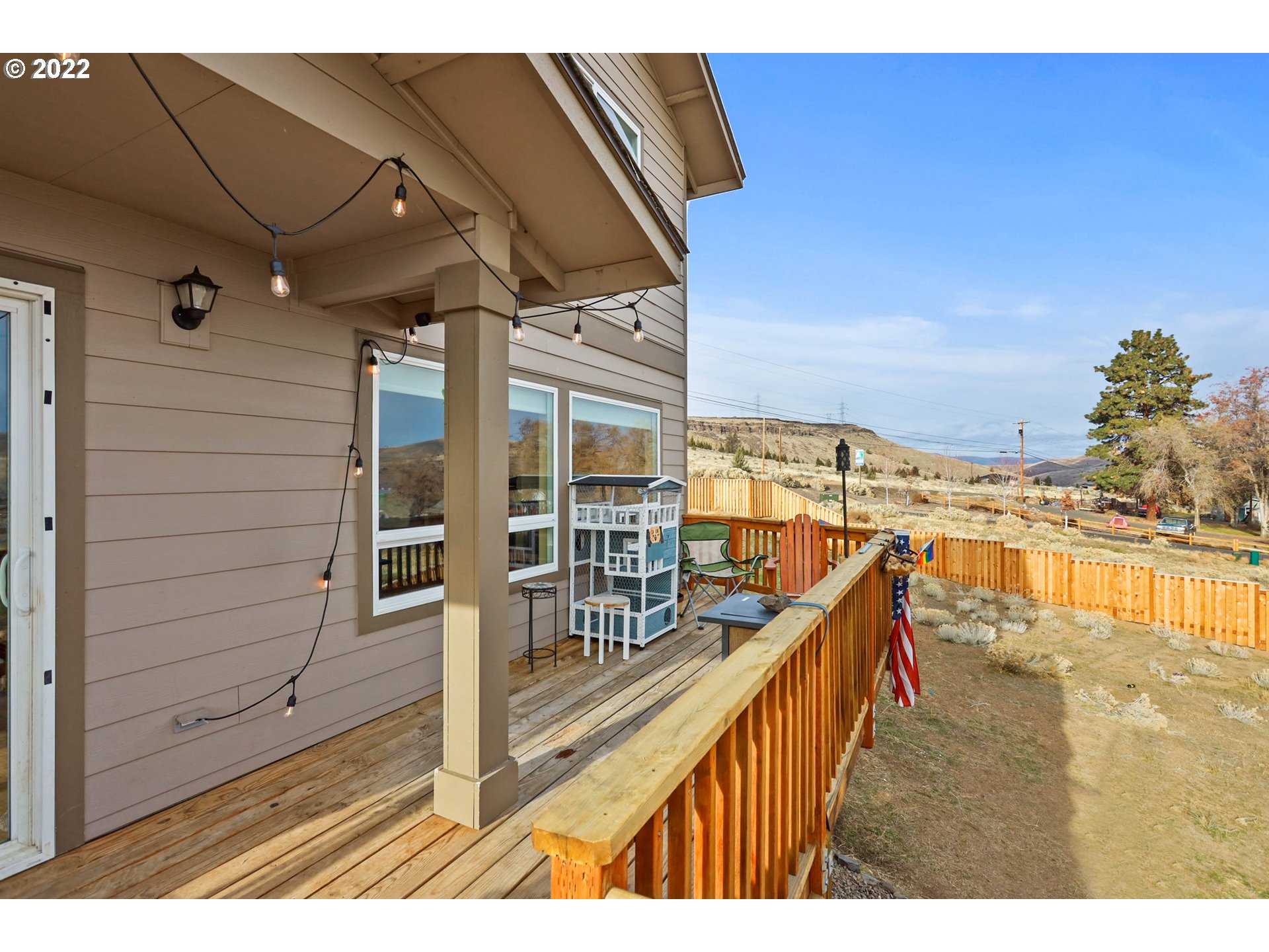 409 Little Lake Road Maupin, OR 97037 - Photo 6 of 32 Gallery Image 6