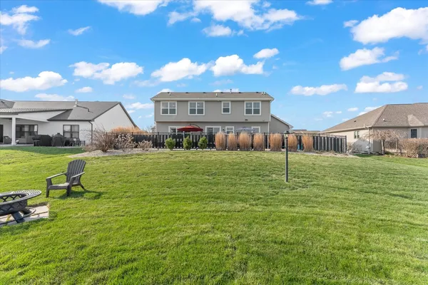 $685,000 | 1210 Farm Lake Drive, Mahomet, IL 61853