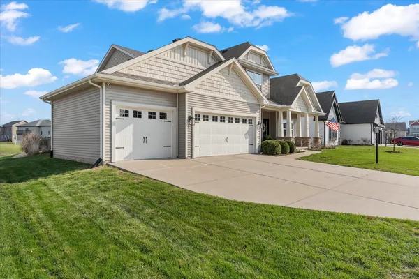 $685,000 | 1210 Farm Lake Drive, Mahomet, IL 61853