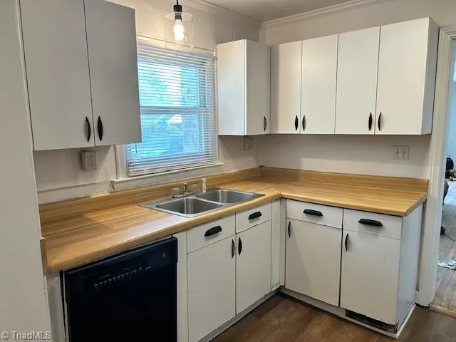 $1,600 | 1703 Walker Avenue, Greensboro, NC 27403