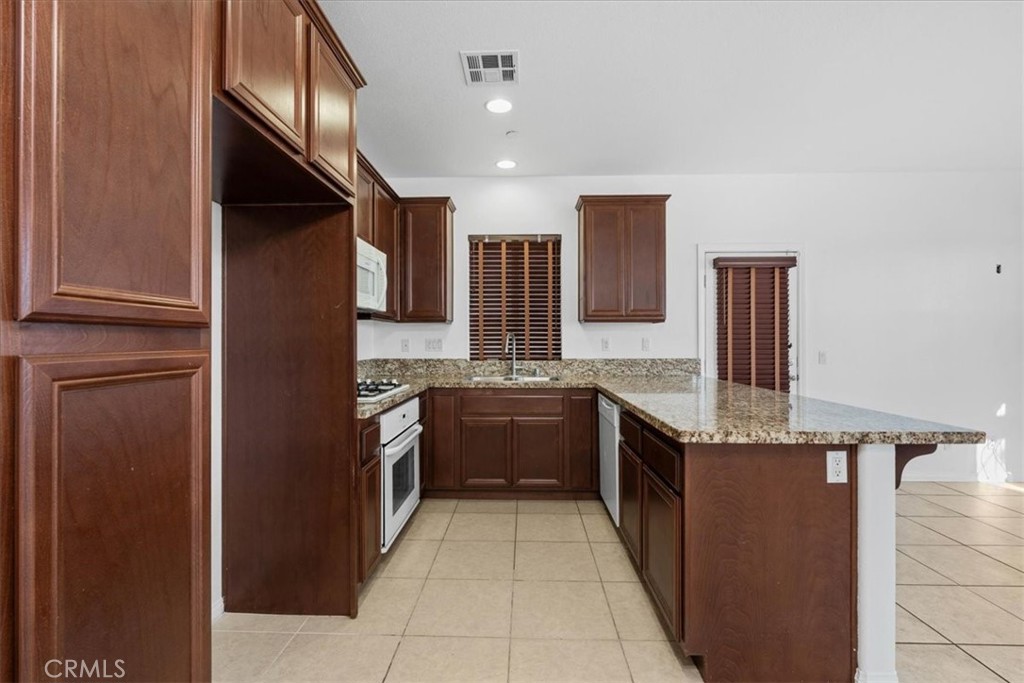 665 East Riverside Drive, Unit 3 Ontario, CA 91761 - Photo 3 of 19 Kitchen