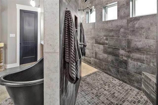 $899,999 | 2900 East Embers Court, Bryan, TX 77808