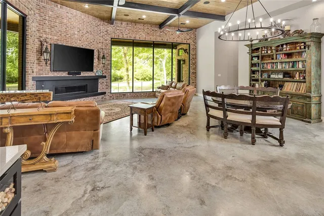 $899,999 | 2900 East Embers Court, Bryan, TX 77808