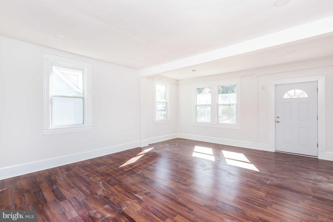 4422 Raspe Avenue Baltimore, MD 21206 - Photo 3 of 31 Living Room
