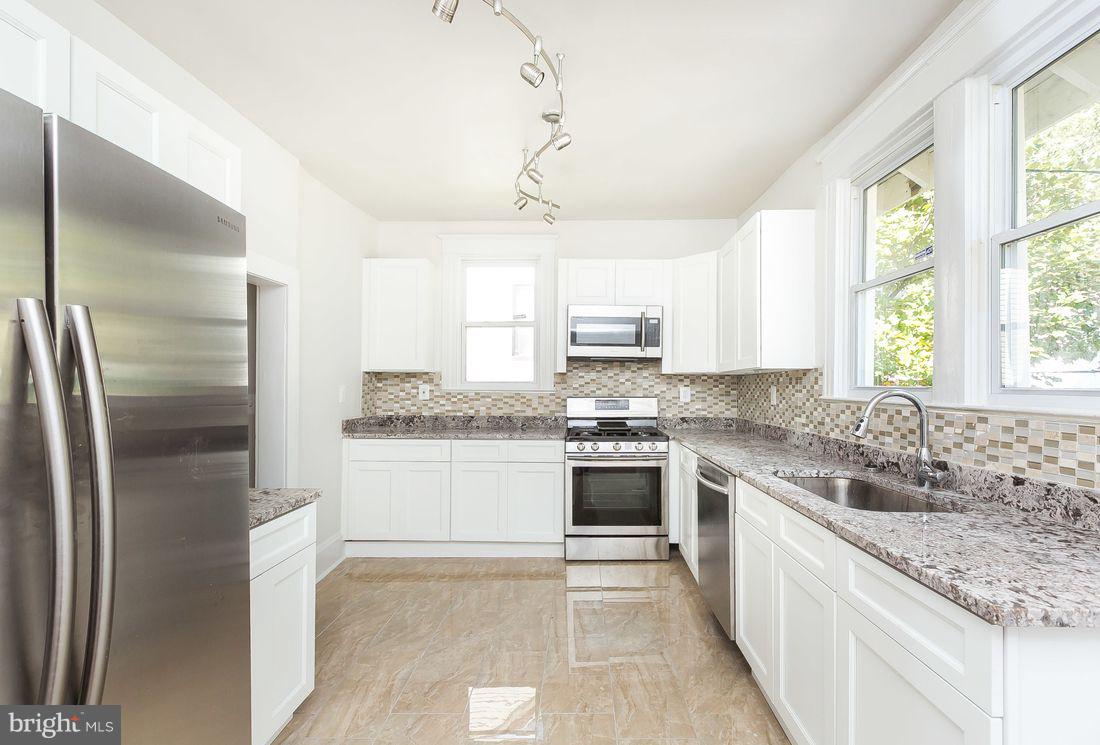 4422 Raspe Avenue Baltimore, MD 21206 - Photo 10 of 31 Kitchen