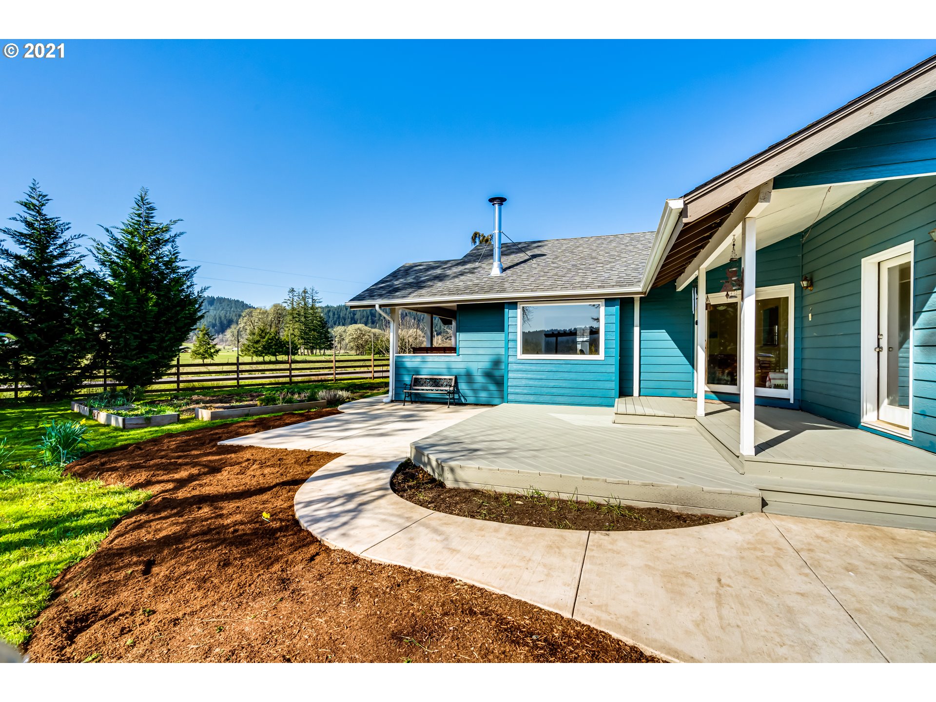 24539 Vaughn Road Veneta, OR 97487 - Photo 3 of 32 Gallery Image 3