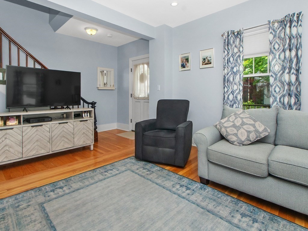 29 Ash Street Waltham, MA 02453 - Photo 9 of 37