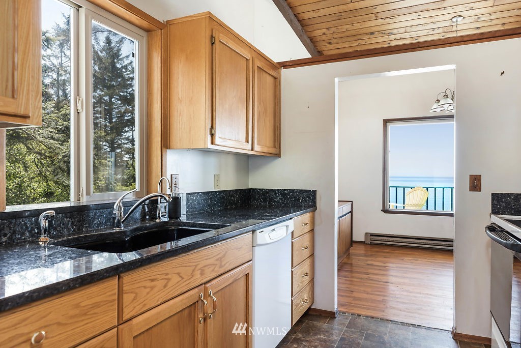1745 West Beach Road Oak Harbor, WA 98277 - Photo 9 of 25 Gallery Image 9