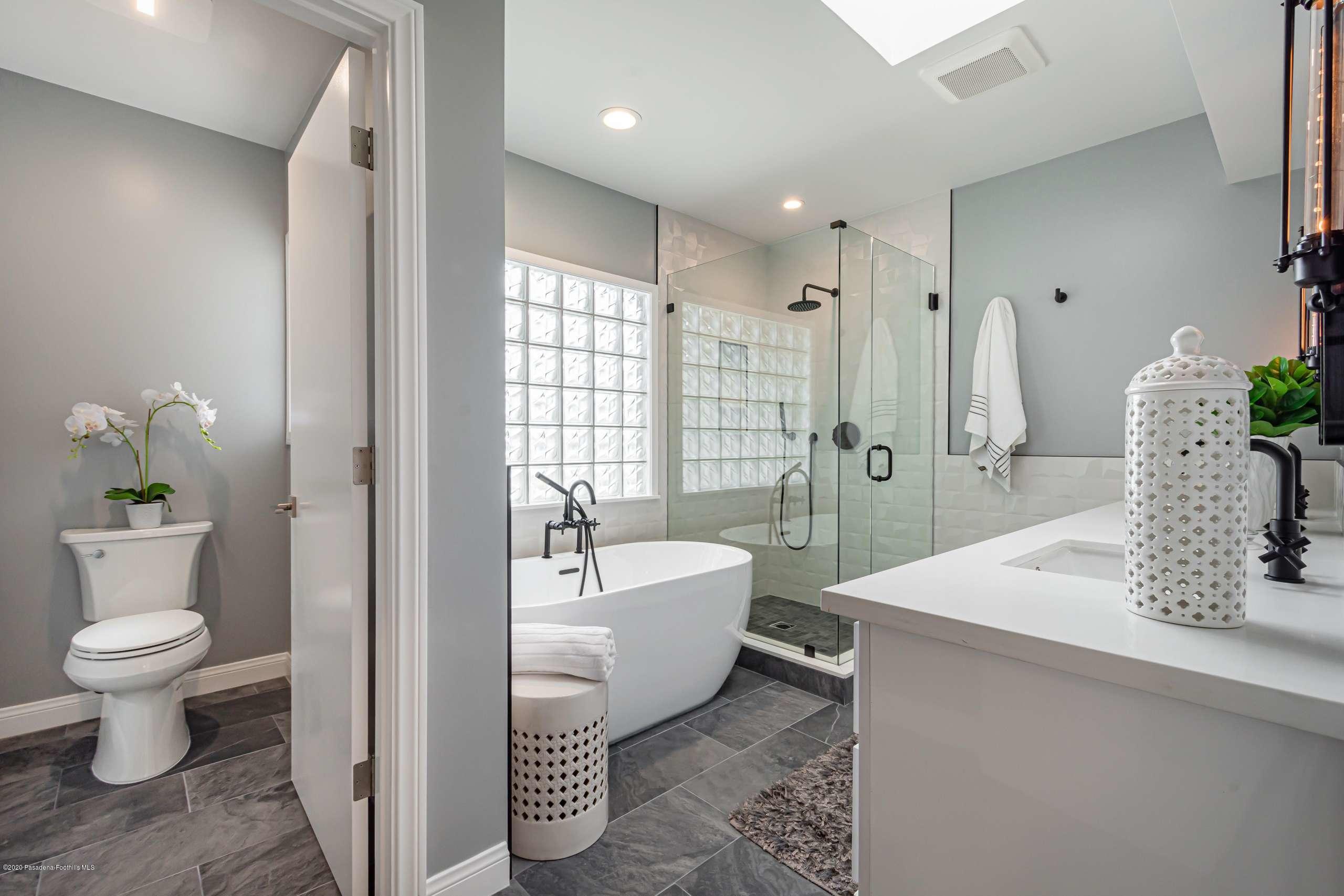 3590 Fairmeade Road Pasadena, CA 91107 - Photo 39 of 45 a spacious bathroom with a toilet sink and mirror
