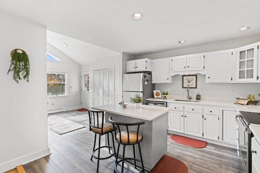 18 Lee Road North Reading, MA 01864 - Photo 9 of 39 Gallery Image 9