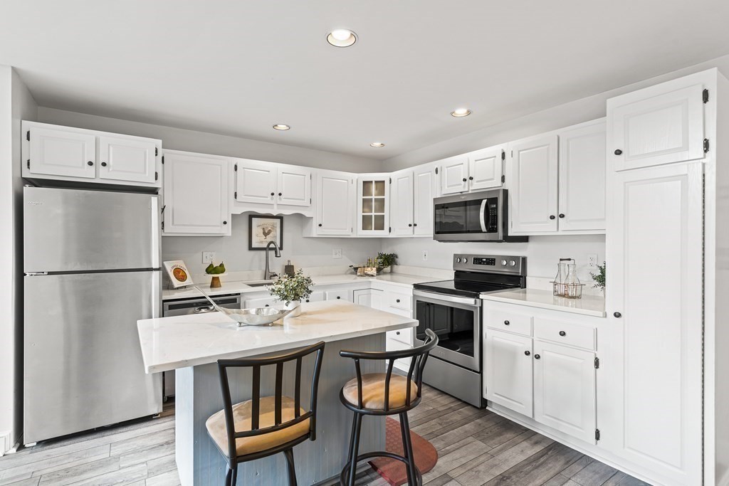 18 Lee Road North Reading, MA 01864 - Photo 10 of 39 Gallery Image 10