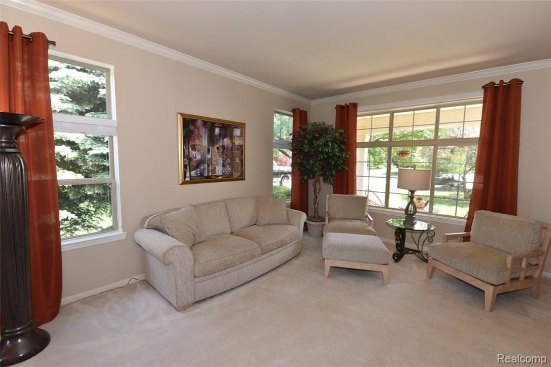 3881 Kossuth Road Lake Orion, MI 48360 - Photo 17 of 47 Living Room