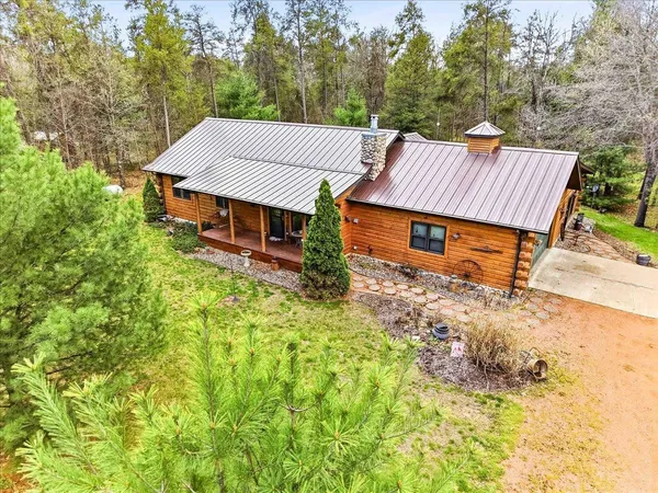 $399,900 | N8273 Oak Hollow Trail, New Lisbon, WI 53950