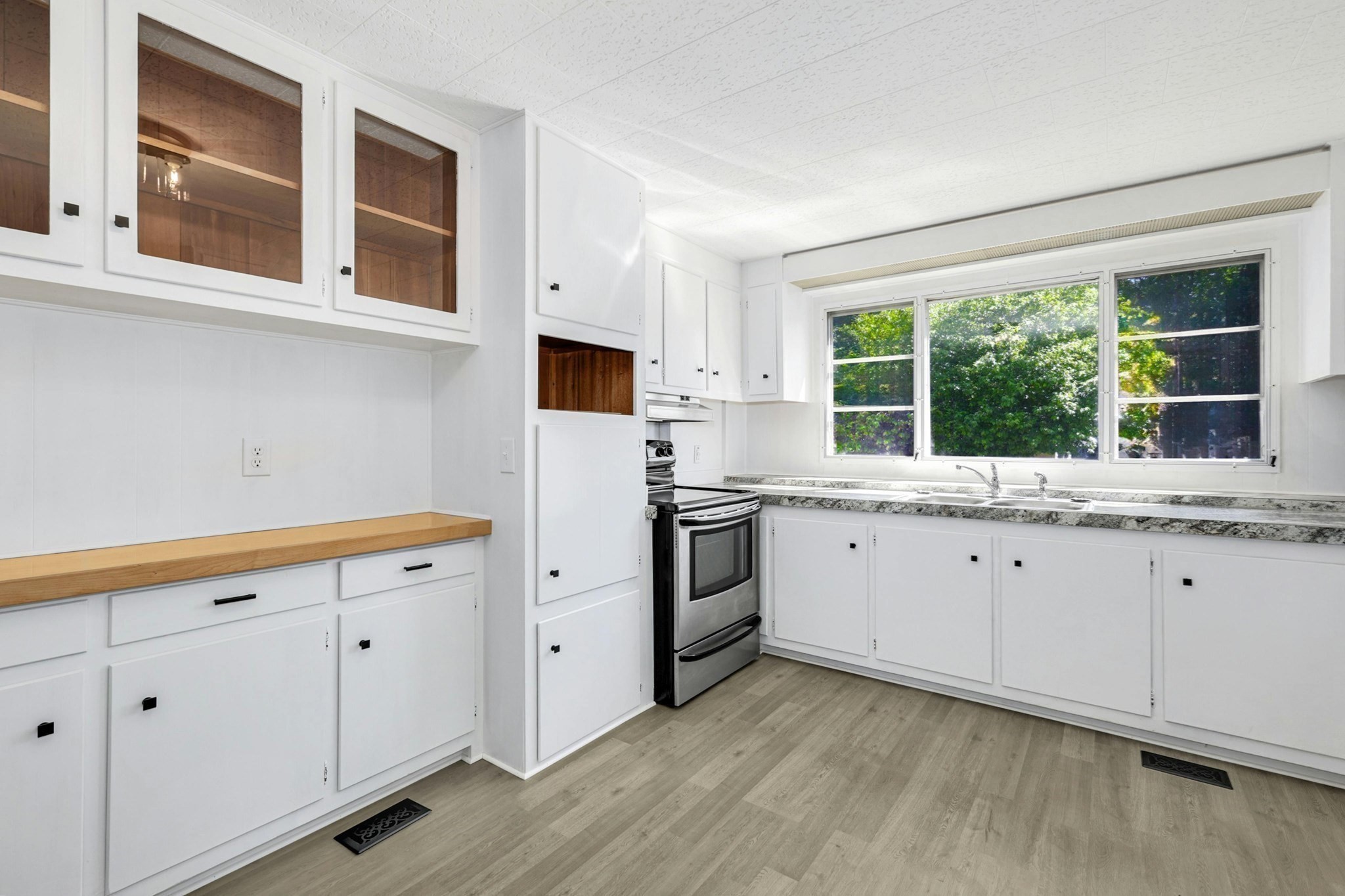 239 Ayer Road, Unit 40 Littleton, MA 01460 - Photo 3 of 25 Gallery Image 3