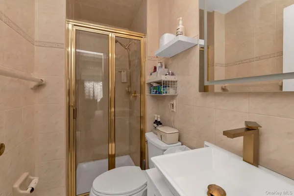 $799,000 | 15405 Riverside Drive, Unit 12B | Beechhurst