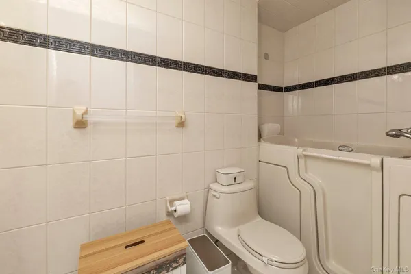 $799,000 | 15405 Riverside Drive, Unit 12B | Beechhurst