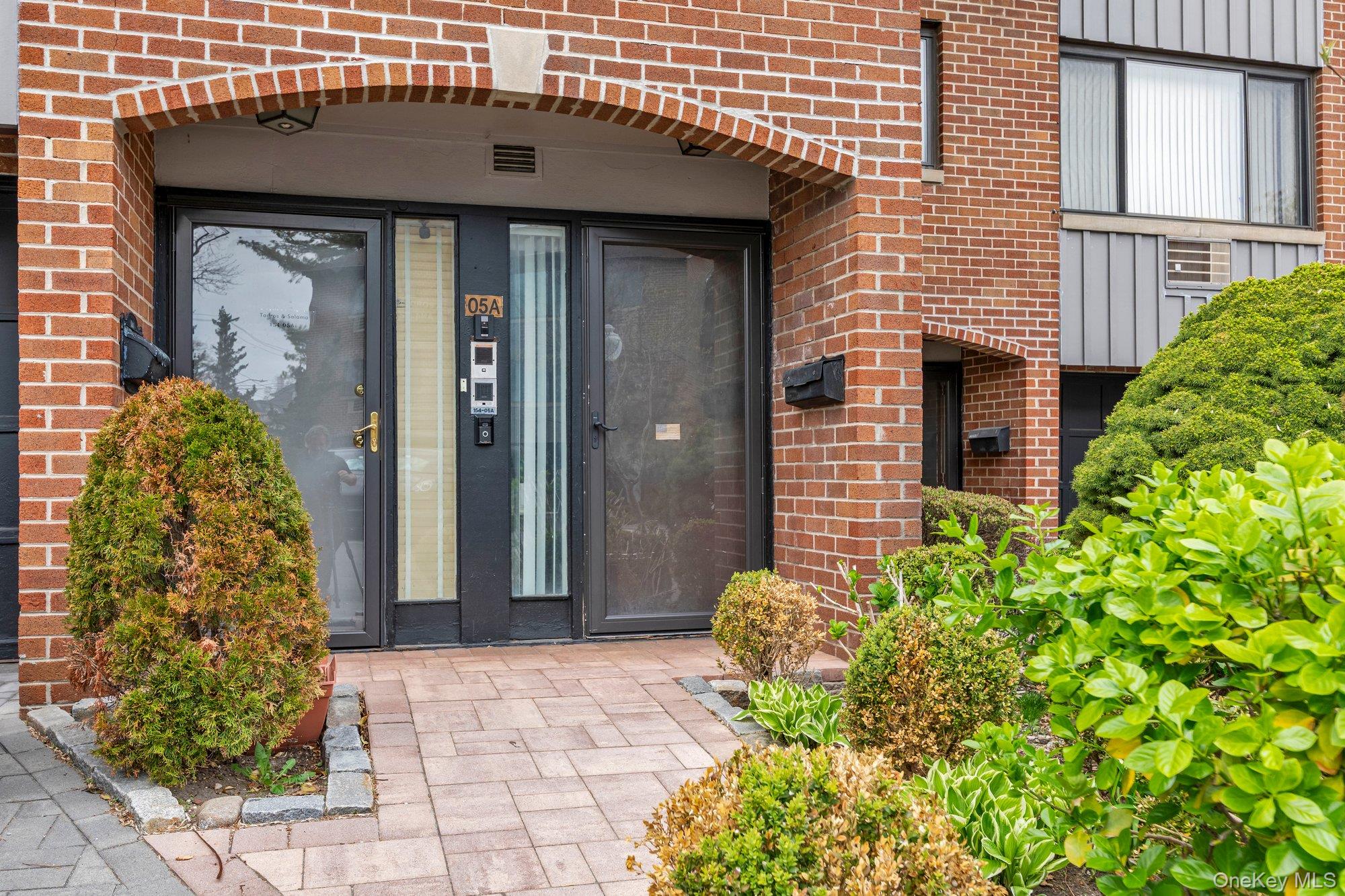 15405 Riverside Drive, Unit 12B Queens, NY 11357 - Photo 2 of 18